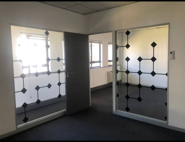 89M² OFFICE TO LET IN HYDE PARK
